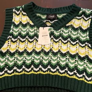 FREE SHIPPING UNTIL JAN 13 NWT oversized cropped sweater vest